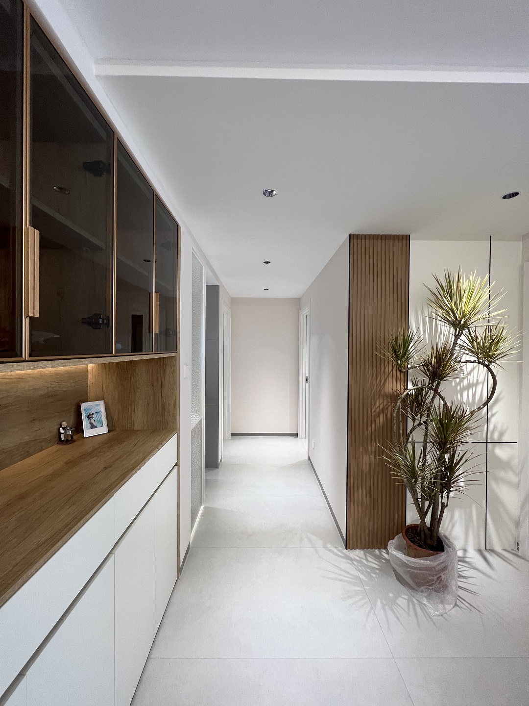 南寧二手房全拆裝修有哪些要注意？現(xiàn)代簡(jiǎn)約-走廊
